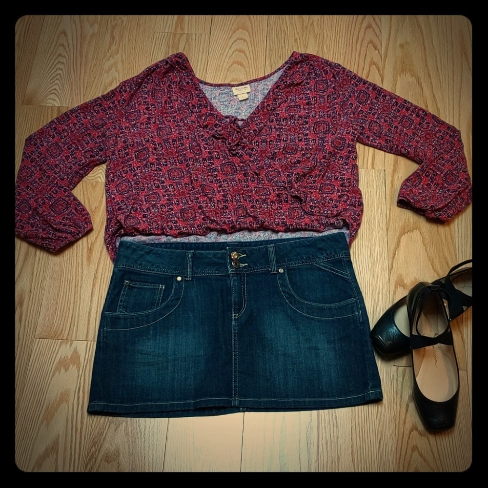 Super cute high low pattern shirt